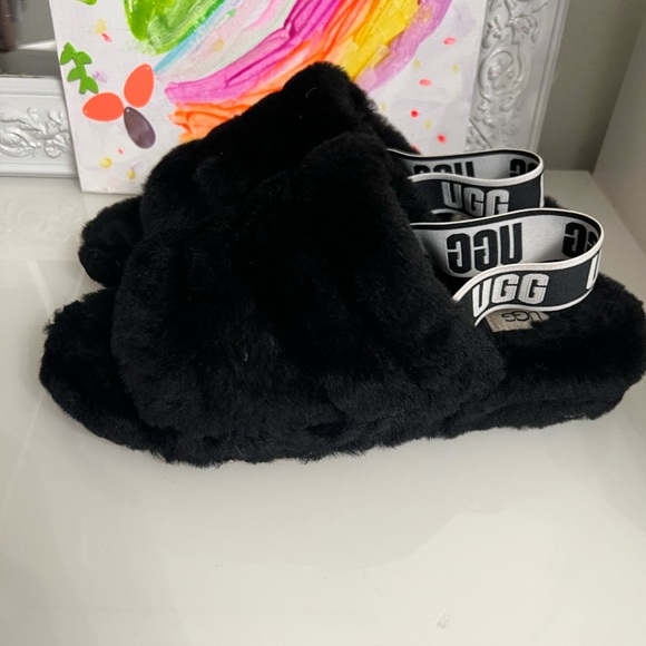 Women Uggs - Picture 4 of 7